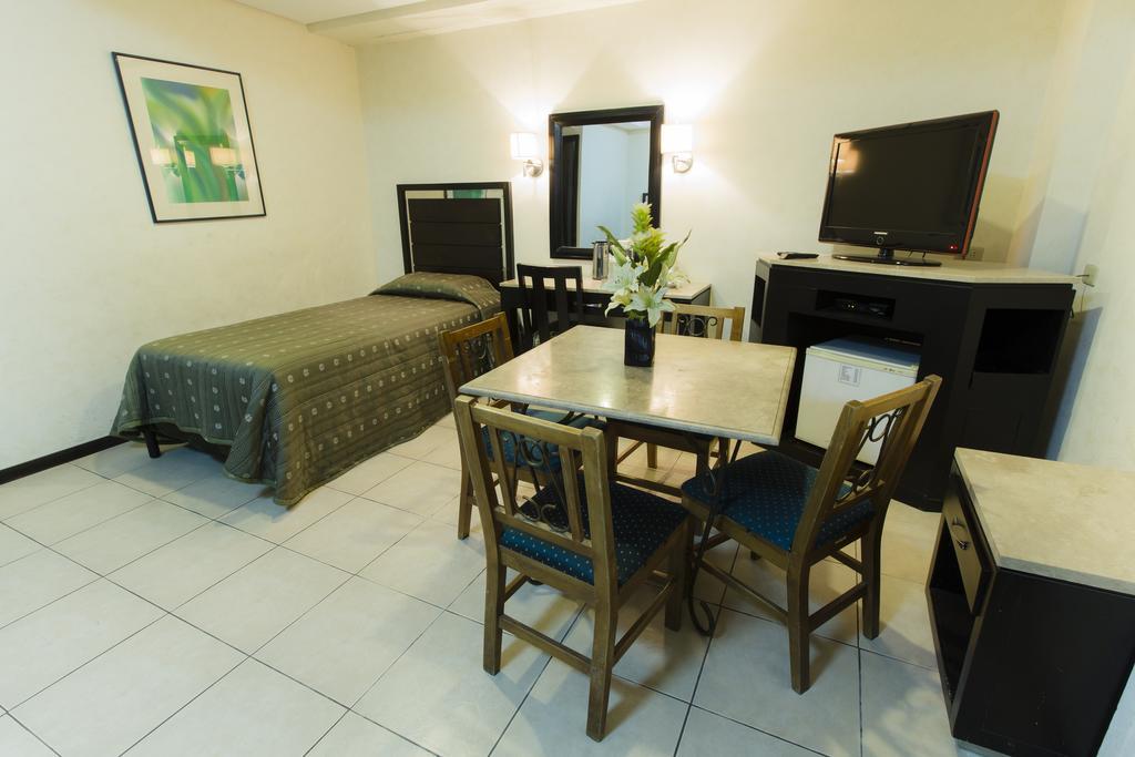 Goldenfield Kundutel Hotel Баколод Екстериор снимка