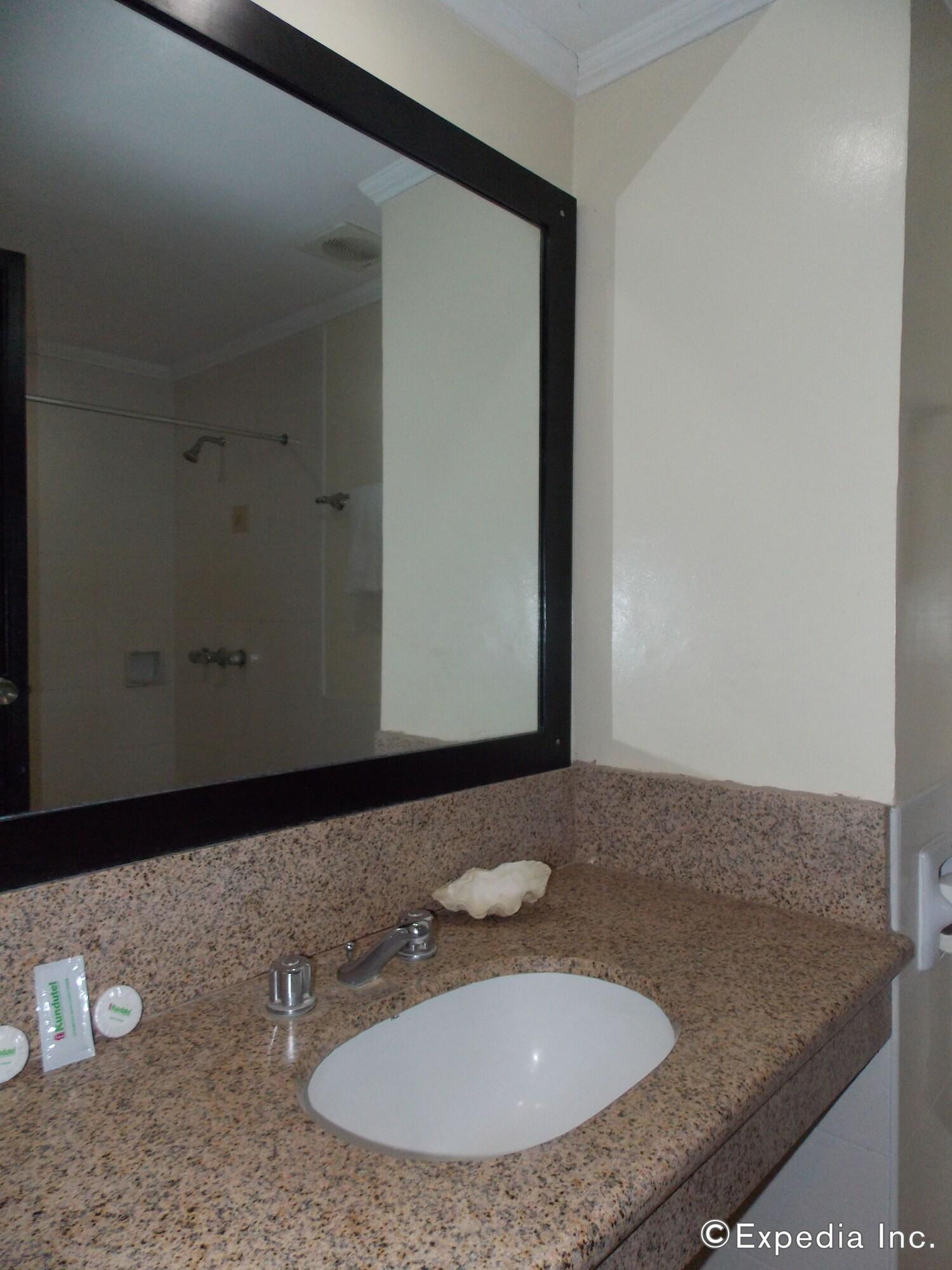Goldenfield Kundutel Hotel Баколод Екстериор снимка