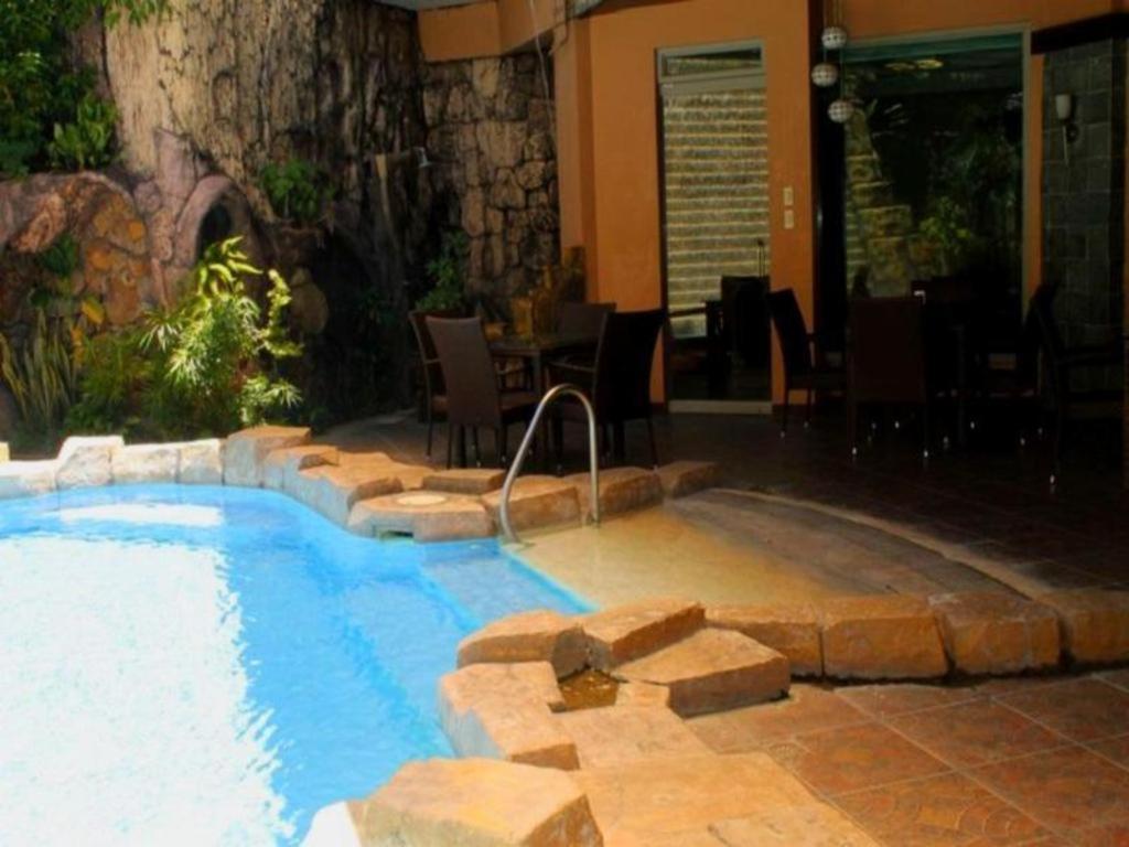 Goldenfield Kundutel Hotel Баколод Екстериор снимка