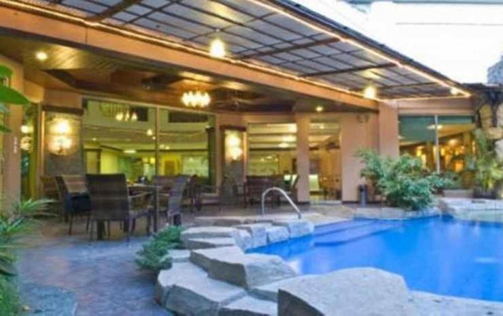 Goldenfield Kundutel Hotel Баколод Екстериор снимка