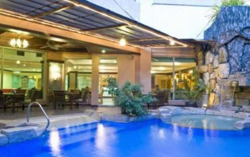 Goldenfield Kundutel Hotel Баколод Екстериор снимка