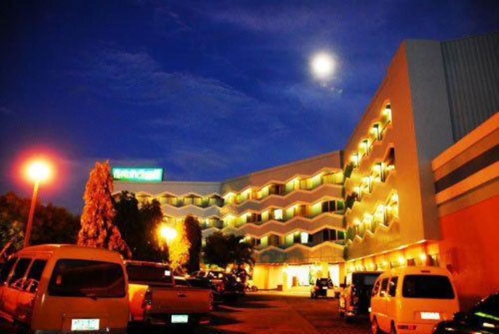 Goldenfield Kundutel Hotel Баколод Екстериор снимка