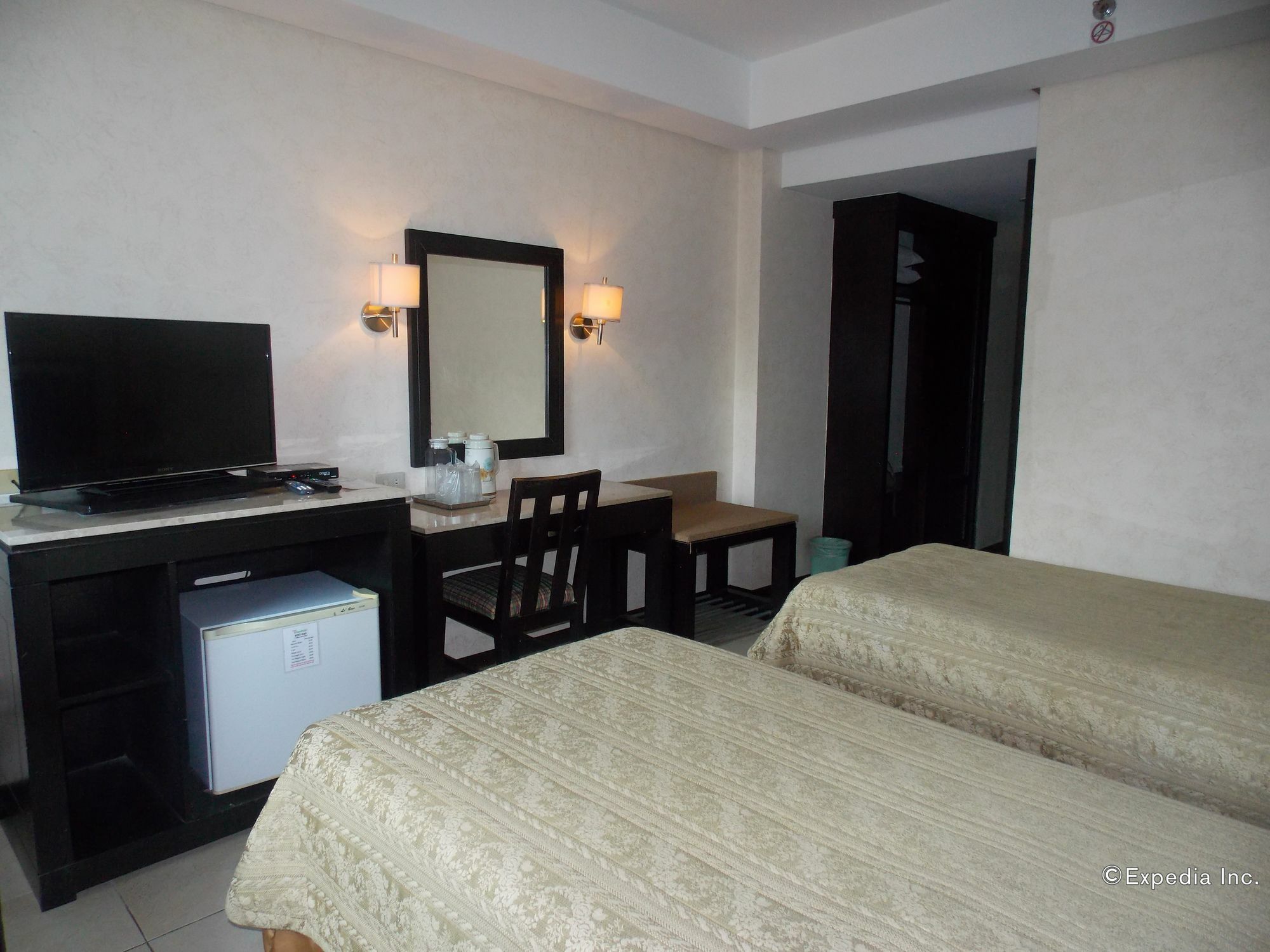 Goldenfield Kundutel Hotel Баколод Екстериор снимка